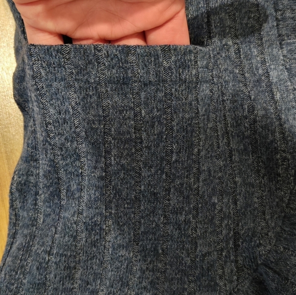 NWOT Grecerelle Blue Women's Sweater - Picture 3 of 10